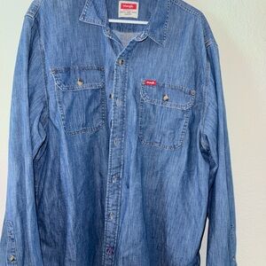 Wrangler Men's Classic Blue Button Down Shirt